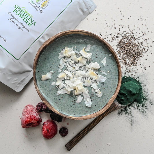 Energizing Spirulina Smoothie Bowl for Summer Vitality